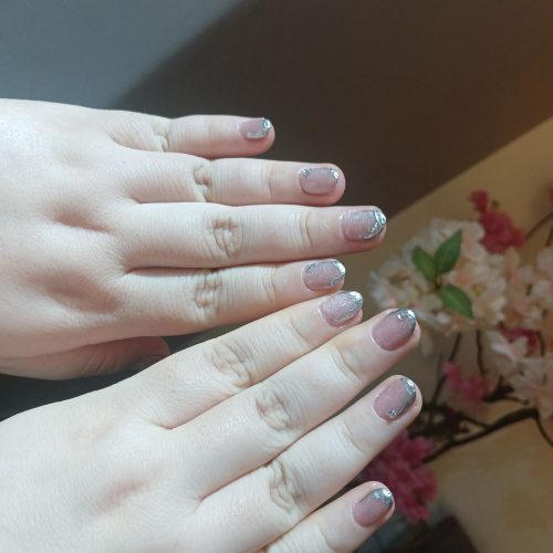 elegant_pink_silver_manicure
